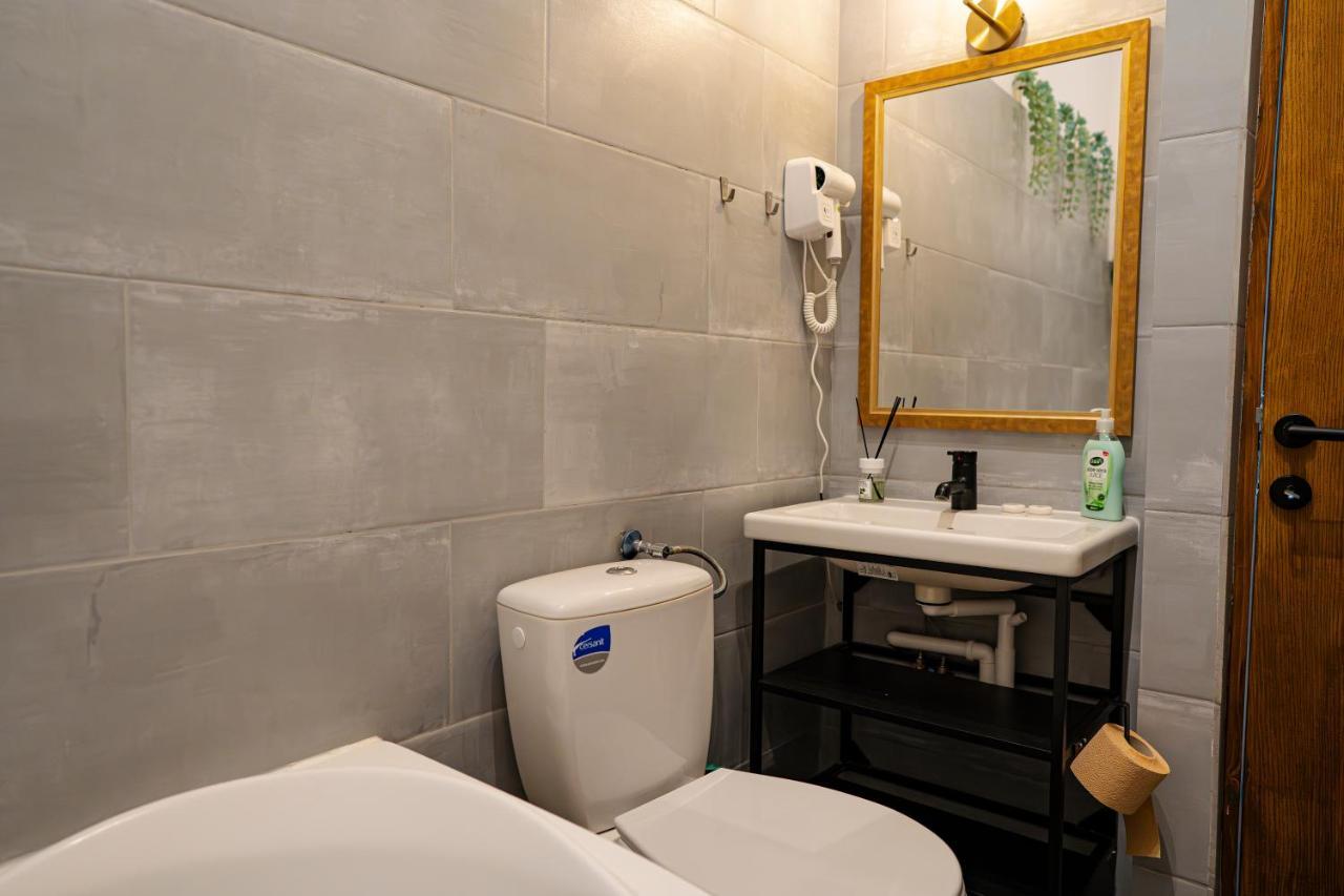 Old Town Jacuzzi Studio 布加勒斯特 外观 照片