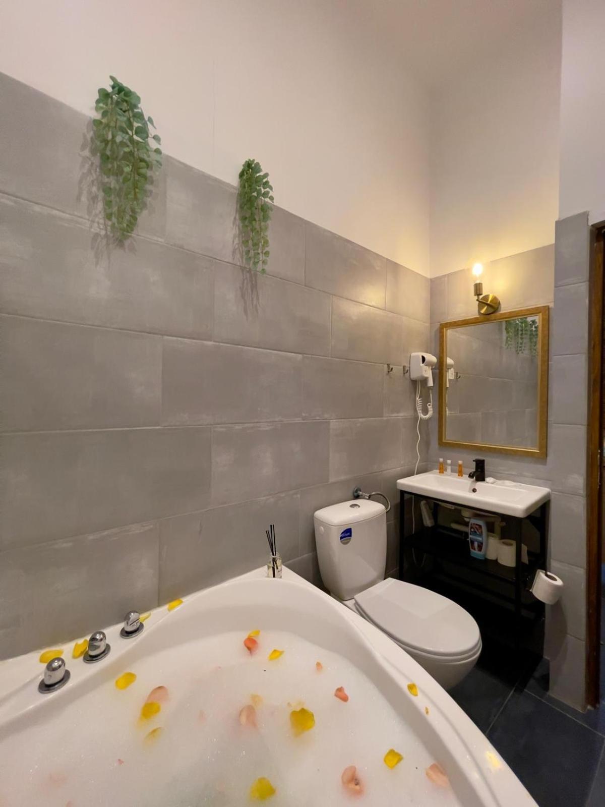 Old Town Jacuzzi Studio 布加勒斯特 外观 照片