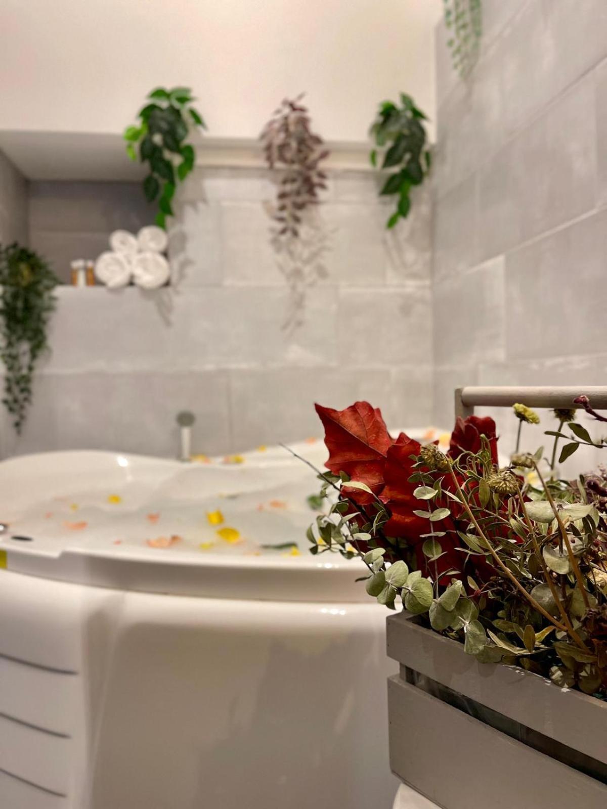Old Town Jacuzzi Studio 布加勒斯特 外观 照片